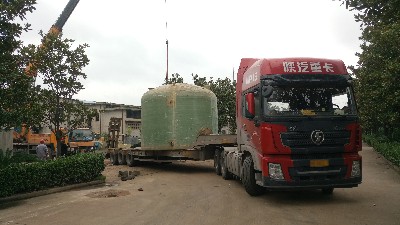 定制方案，规范操作  货友汇圆满完成立式玻璃钢储罐运输任务