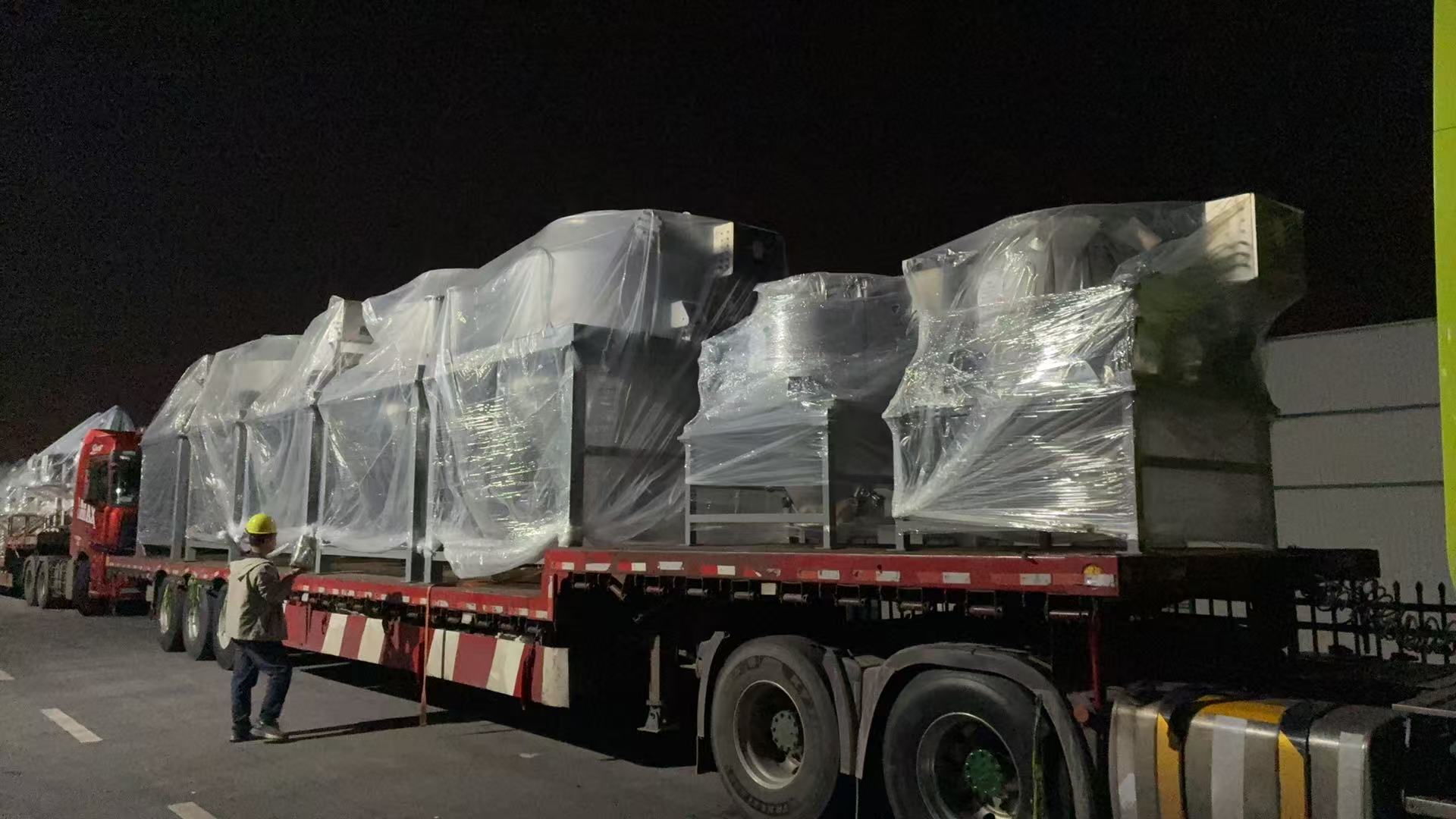 深夜出征｜株洲→洛阳，大型罐仓设备连夜启运！